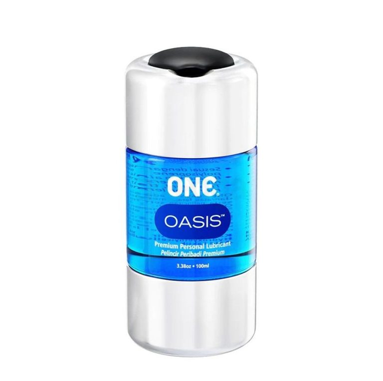 One Oasis hydrating toner bottle, 100 ML, designed for personal hydration and skincare.
